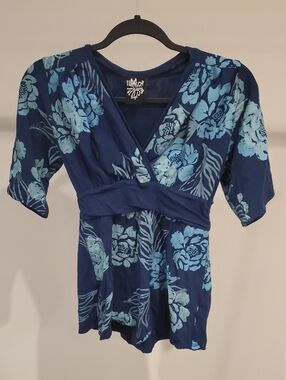 Lilikoi - Blue Floral V-Neck Empire Waist Women’s Top
